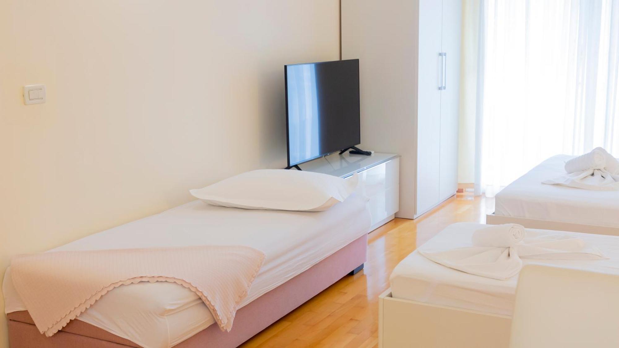 Baska Voda Apartments - Steps From The Beach, Free Parking, Central Location Exterior foto