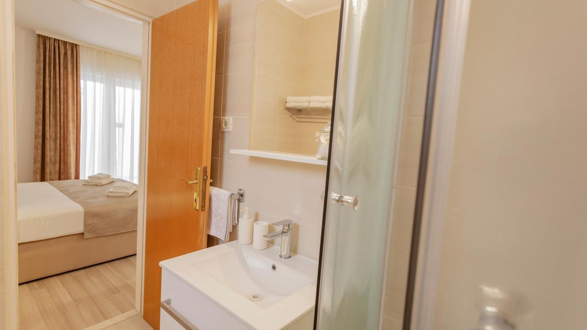 Baska Voda Apartments - Steps From The Beach, Free Parking, Central Location Exterior foto